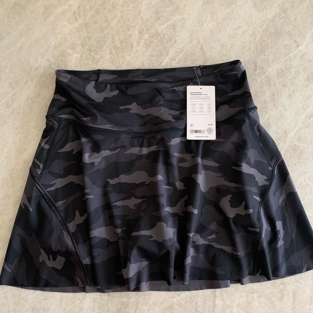 Athleta Ace printed tennis skort 15.5” size M